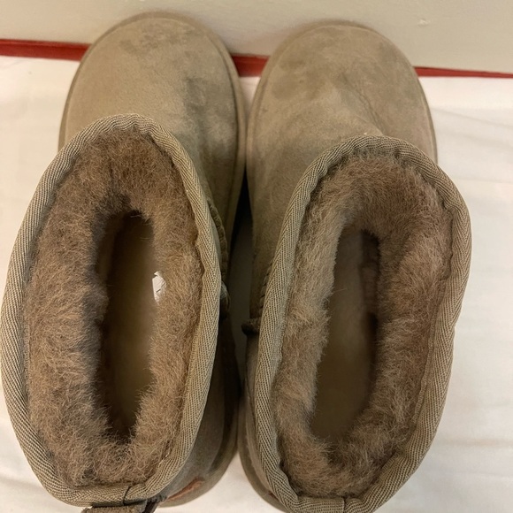 UGG Women's Suede Ankle Boots size 9 - Picture 5 of 9